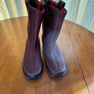 AETREX slip on boots size 6.5 textile upper rubber sole burgundy